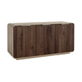 Moderne houten kast met groeven en minimalistisch ontwerp