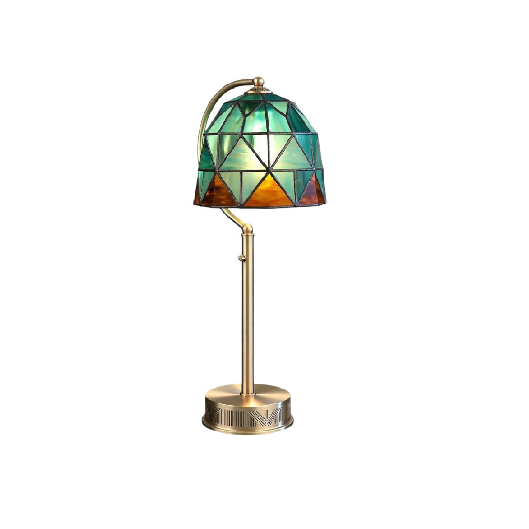 Elegante tafellamp met glazen kap en metalen voet